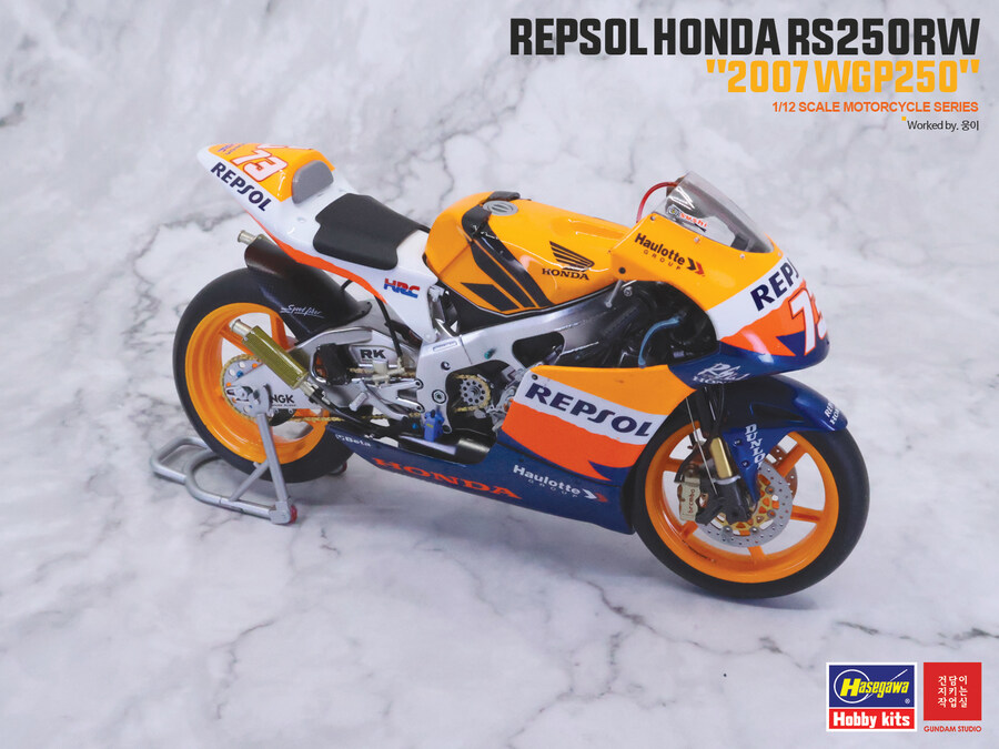 [Hasegawa] 1/12 Repsol Honda RS250RW 2007_28.jpg