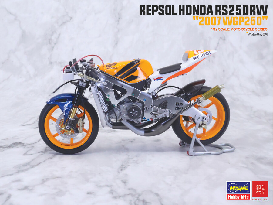 [Hasegawa] 1/12 Repsol Honda RS250RW 2007_33.jpg