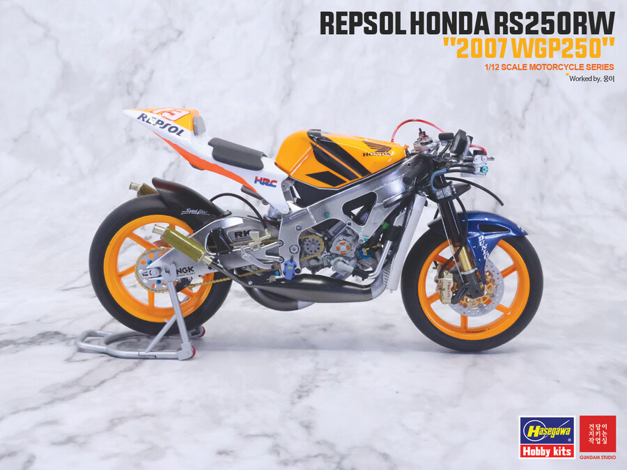 [Hasegawa] 1/12 Repsol Honda RS250RW 2007_35.jpg