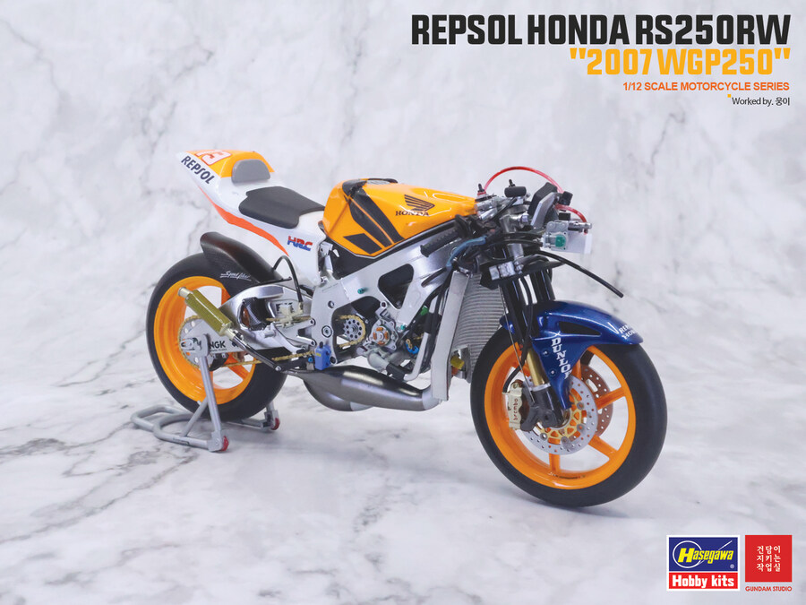 [Hasegawa] 1/12 Repsol Honda RS250RW 2007_36.jpg