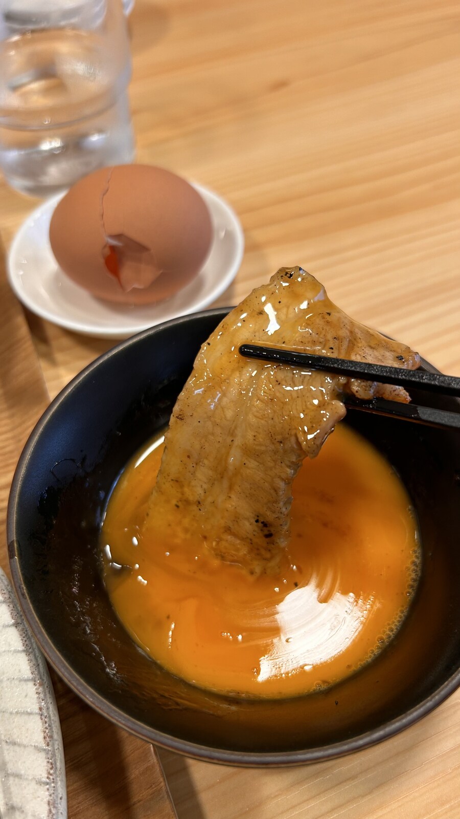 구워주는 숯불 삼겹살 정식이 900엔, 계란 하나는 공짜_22.jpg