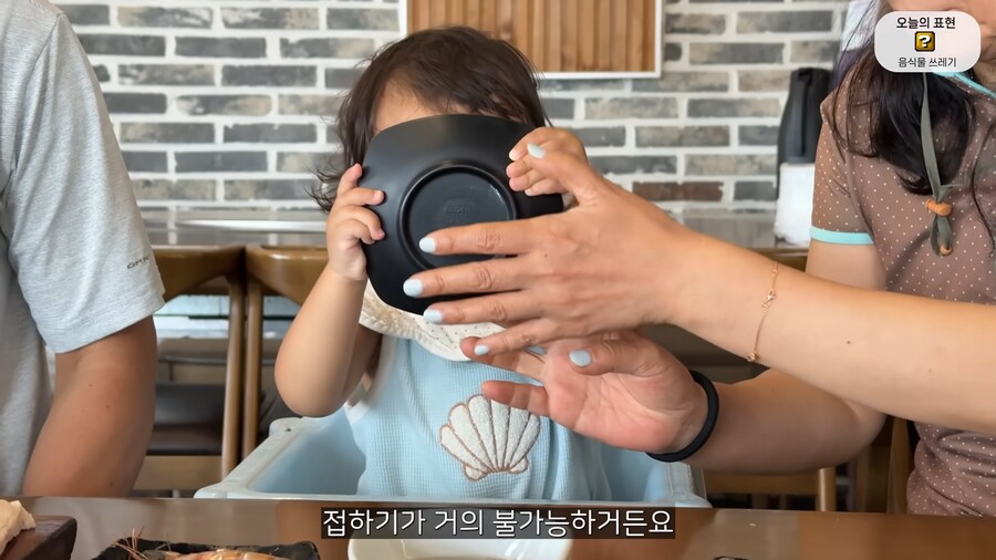 유튜브) 갈치, 흑돼지 먹는 올리버샘네 둘째딸_3.png