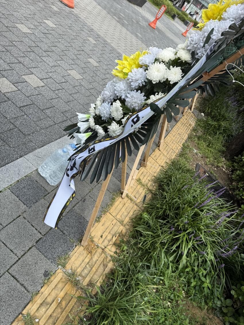 ㅇㅇㄱ) 장애인 점자블록 점령한거 문제 없다고 했지 담당자님아?_1.jpg