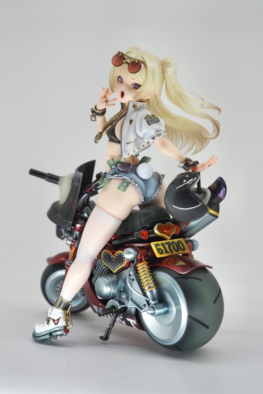 [WING] 아주르 레인 8th 애니버서리 신제품 전시 사진_2.jpg