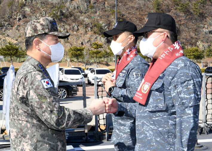 위장 효과 1도 없다는 군대 위장복.jpg_2.jpg