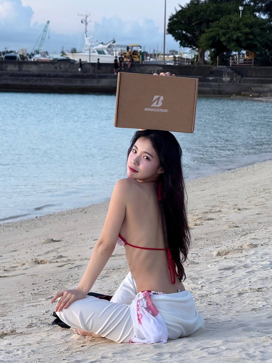 대만에서 인기 많은 한국인 치어리더 누나 수영복...jpg_1.png
