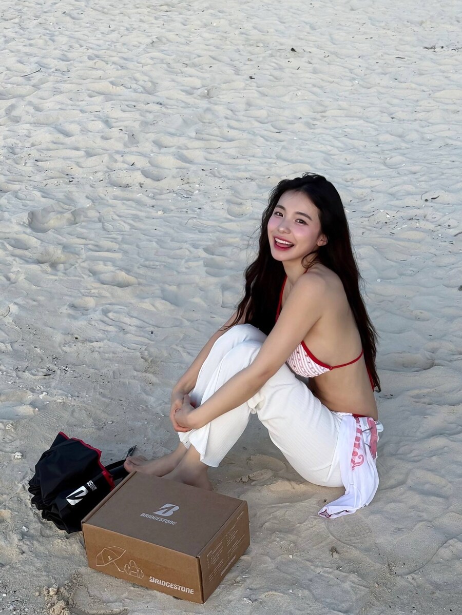 대만에서 인기 많은 한국인 치어리더 누나 수영복...jpg_2.png