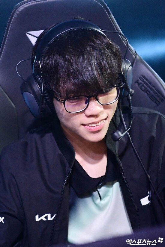 롤)??? : 우제형1세트만이기면형만나러갈수있어거기서좀만기다려줘_1.png