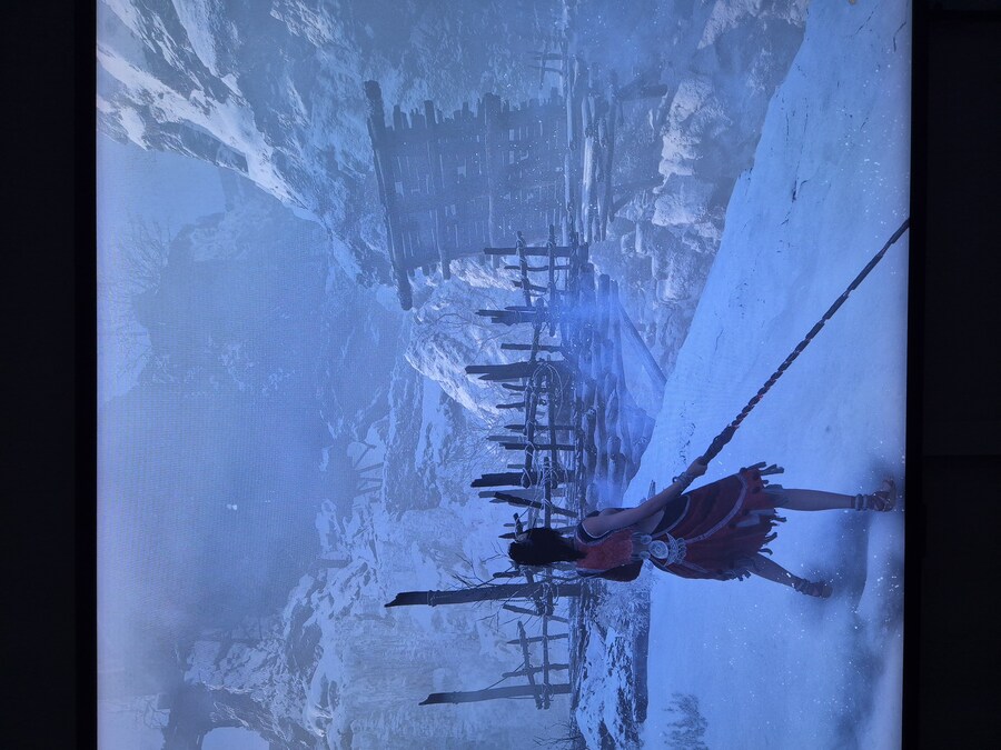 낙설 오솔길에서 위로 올라가서 밑으로 내려가면 올려진다리_1.jpg