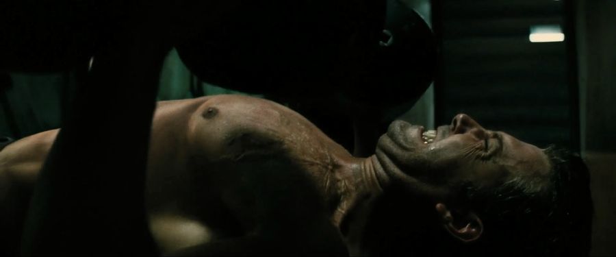 [배트맨]슈퍼맨과 싸우기 위해서 몸을 만드는 브루스 웨인_7.jpg