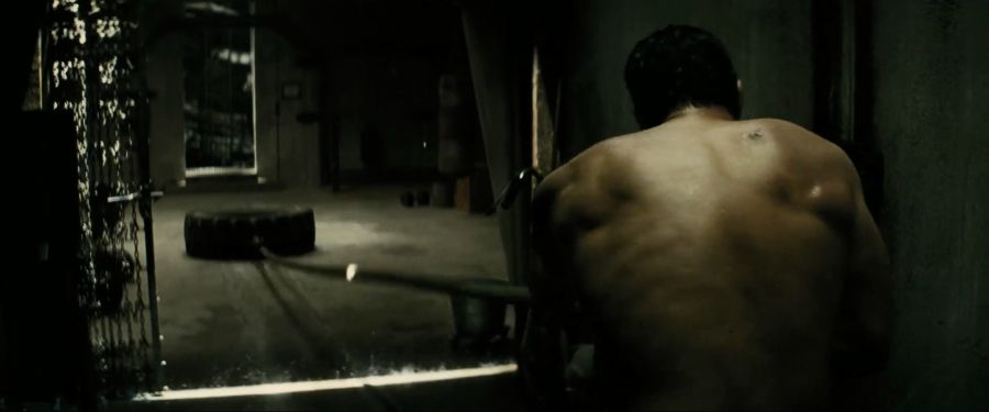 [배트맨]슈퍼맨과 싸우기 위해서 몸을 만드는 브루스 웨인_6.jpg