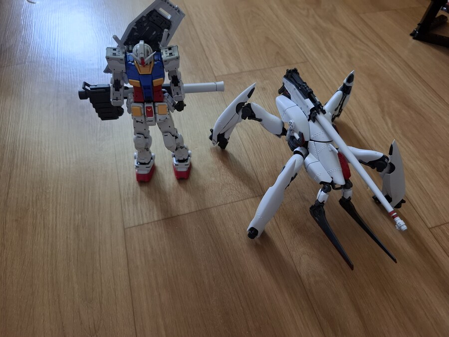 HG 레긴레이브 레드 숄더 커스텀(22년에 조립)_3.jpg