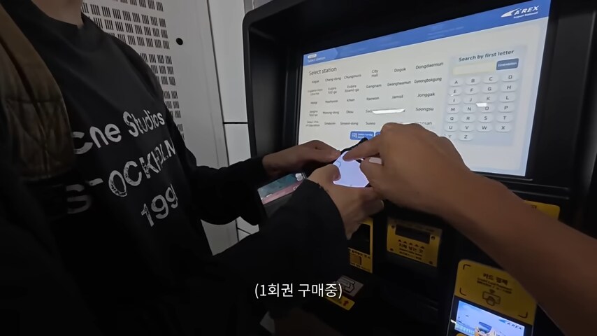 유튜브) 외국인만 보이면 무작정 말을 거는 유튜버_20.png