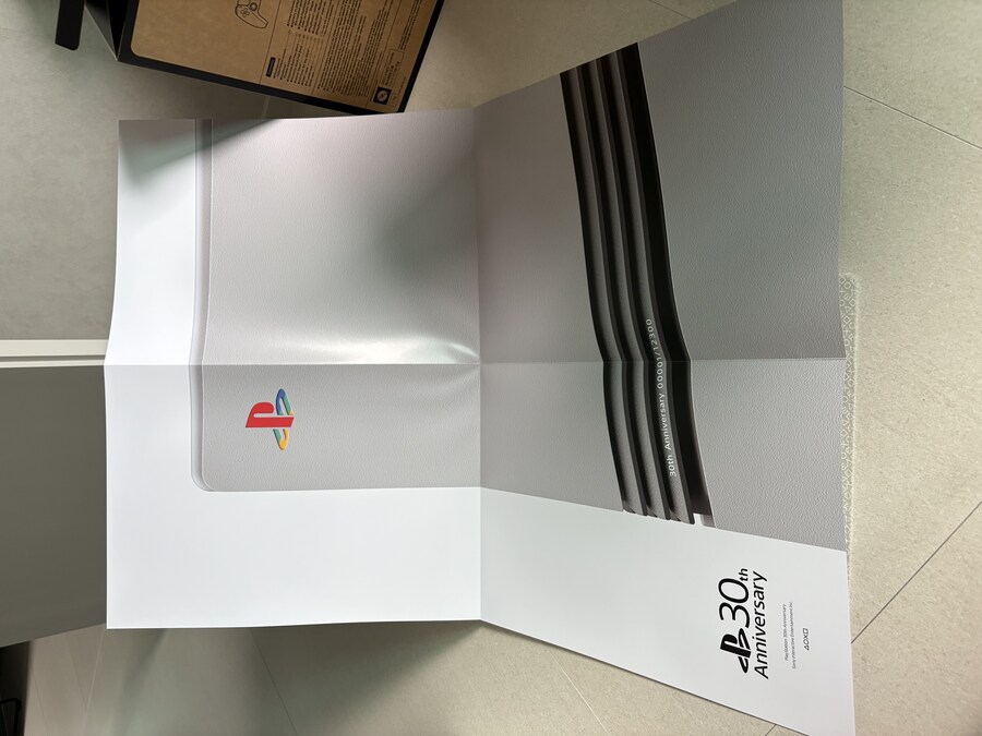 플레이스테이션 30주년 콘솔 언박싱_22.jpg