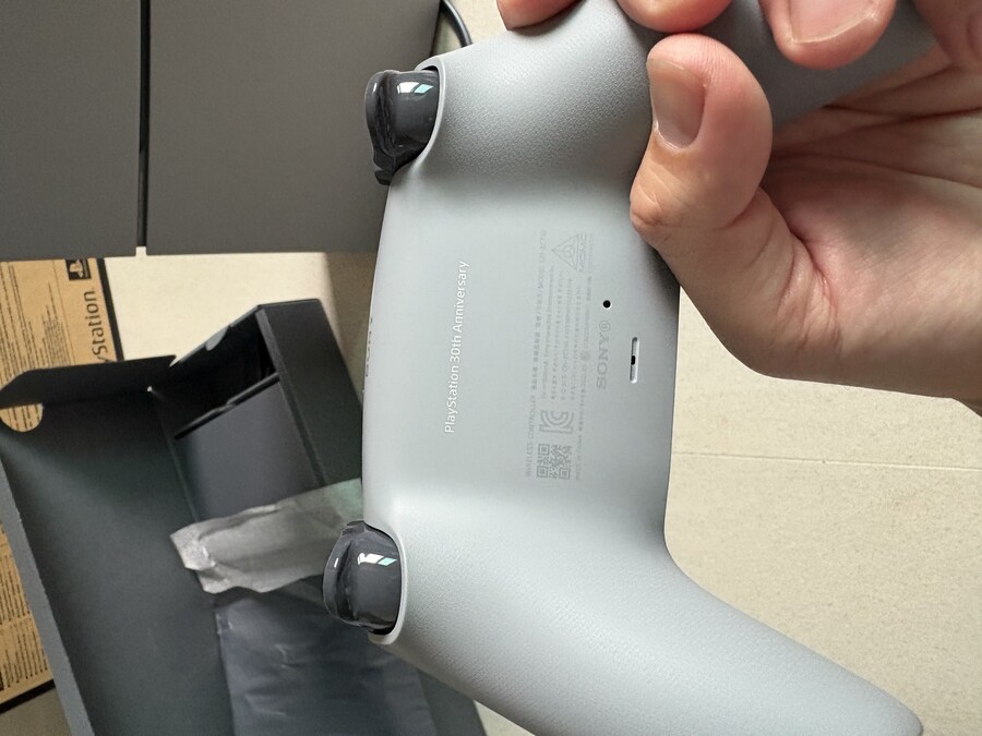 플레이스테이션 30주년 콘솔 언박싱_48.jpg