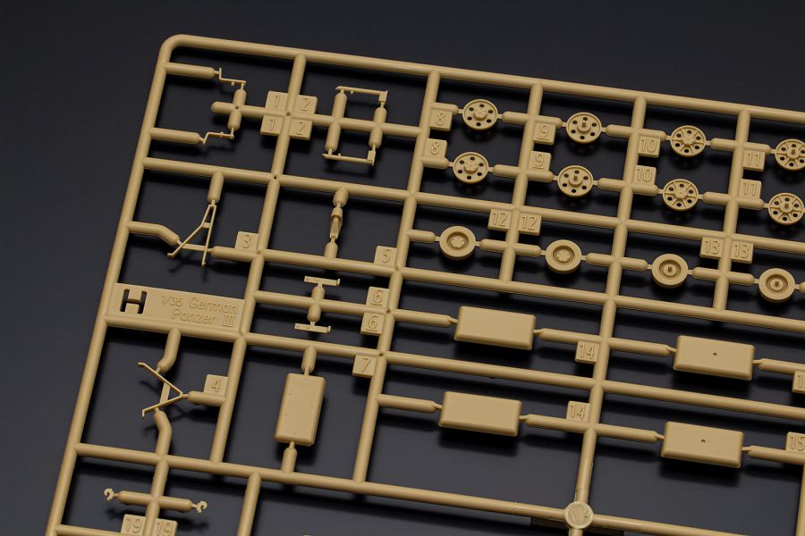 [아카데미 과학] 1/35 독일 3호전차 N형 아프리카 군단 런너 사진_37.png
