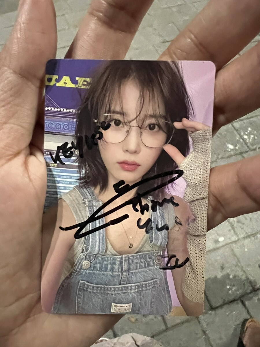 어제 리허설 중 직접 사인받은 필리핀 유애나 🇵🇭_1.jpg