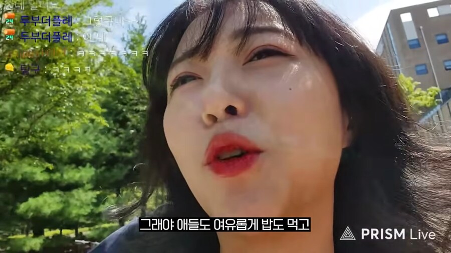 유튜브) 대학이나 가서 수업째고 밥술먹방 찍는 유튜버_8.png