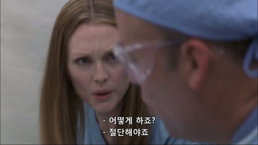 영화속 몸속에 벌레가 들어와서 고생한 남자_6.jpg