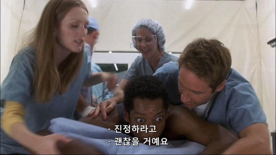 영화속 몸속에 벌레가 들어와서 고생한 남자_23.jpg