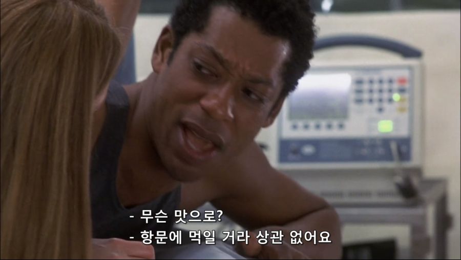 영화속 몸속에 벌레가 들어와서 고생한 남자_37.jpg