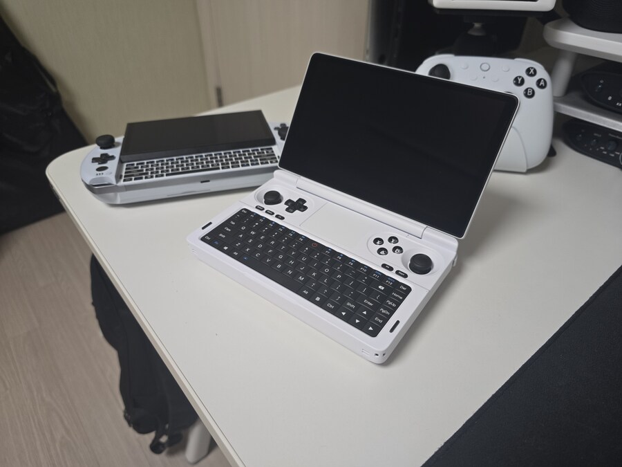 umpc)여기다 oled만 들어갔으면 좋았을텐데_1.jpg