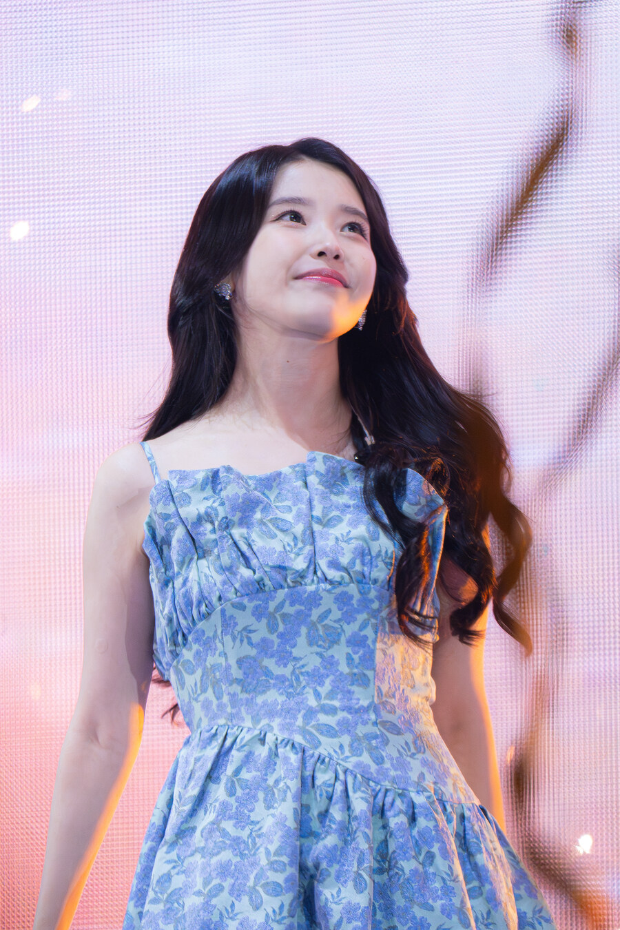 2025.09.13 아이유 FAN MEET-UP(셀카봉)_2.jpg
