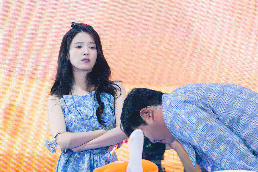 2025.09.13 아이유 FAN MEET-UP(셀카봉)_8.jpg