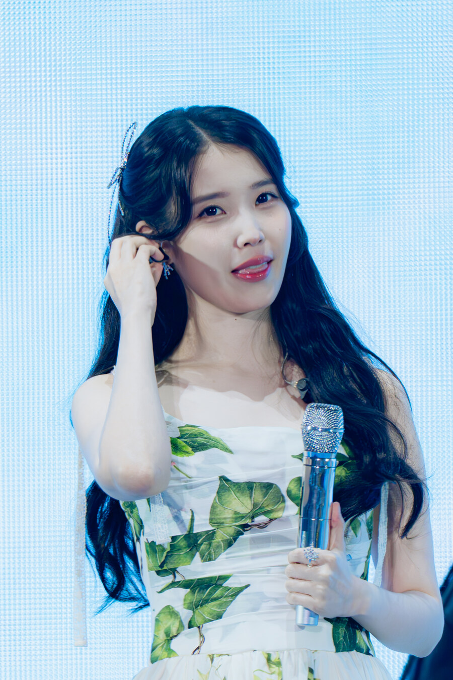 2025.09.14 아이유 FAN MEET-UP(셀카봉)_1.jpg