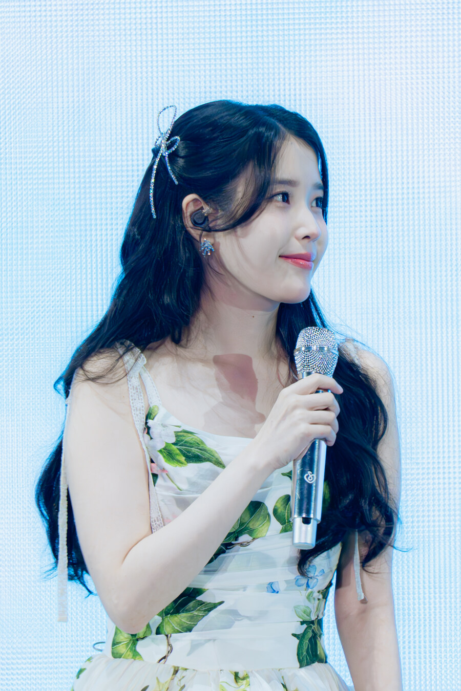 2025.09.14 아이유 FAN MEET-UP(셀카봉)_2.jpg