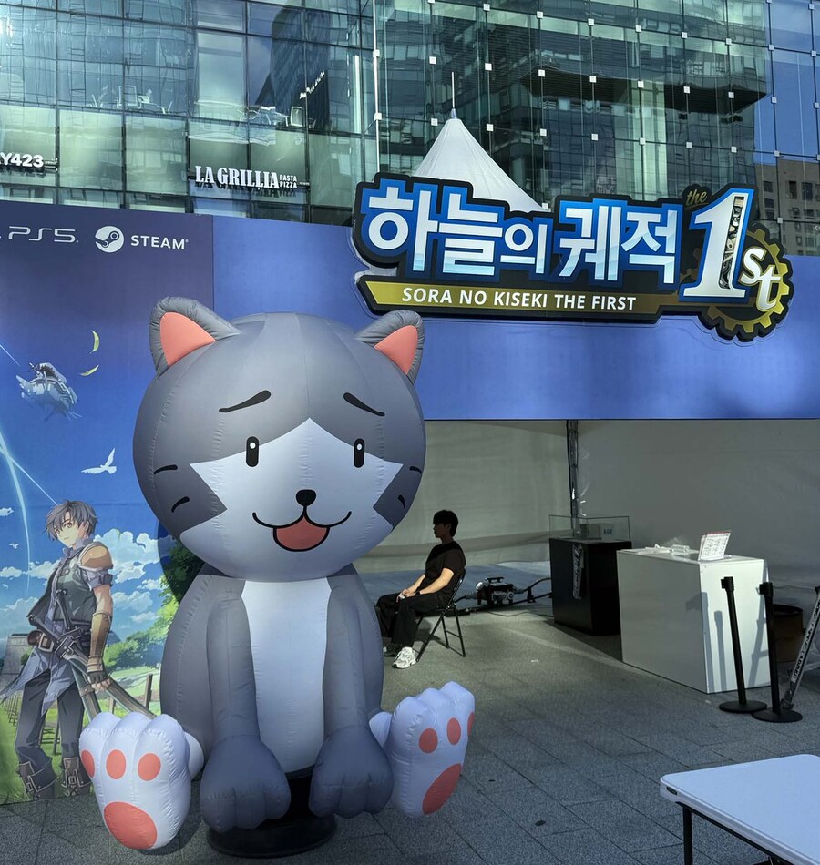 판교역 광장 GXG 2025에서 하늘의 궤적 the 1st 시연 이벤트 실시_4.jpg