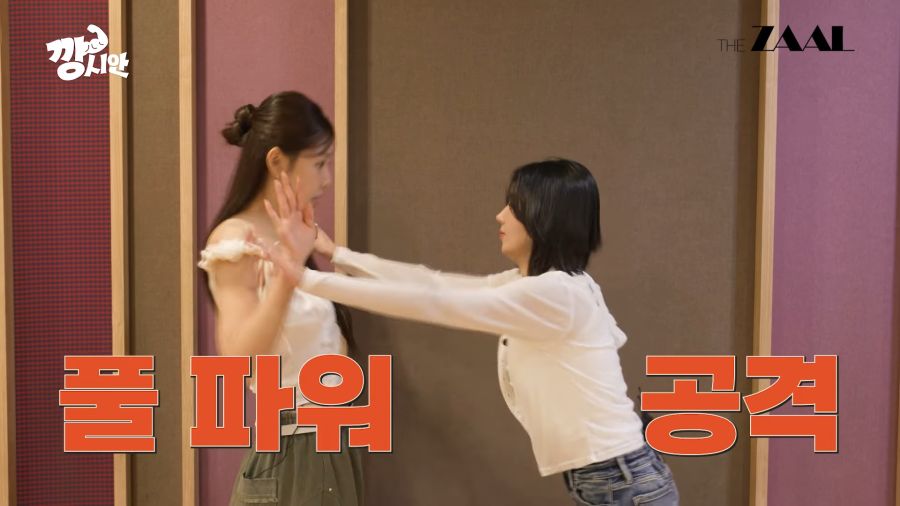 아직 살아있는 권은비_3.png