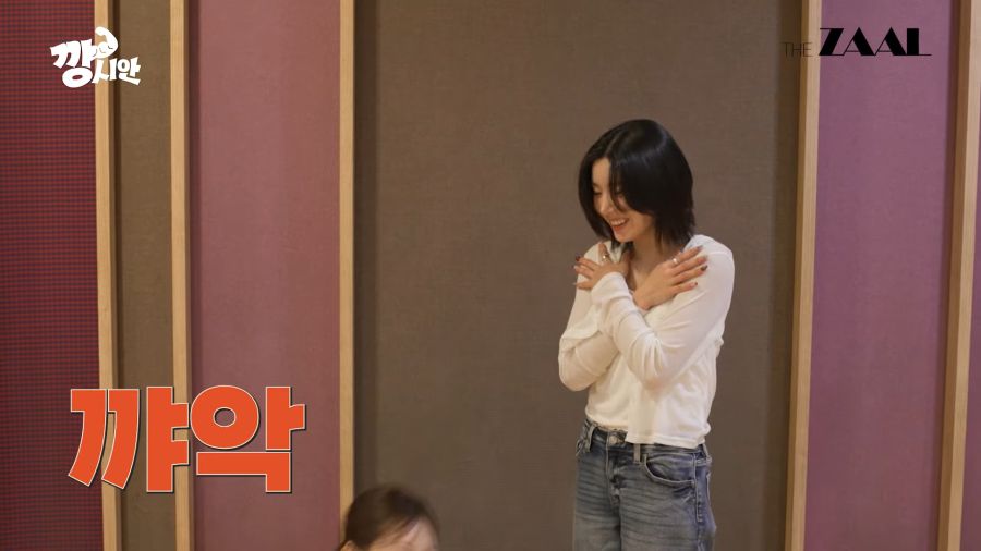아직 살아있는 권은비_9.png