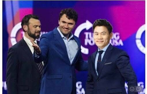 전한길 찰리커크랑 사진찍음_1.jpg