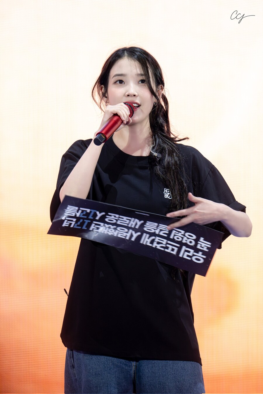 2025.09.14 아이유 FAN MEET-UP(UAENAGRAPHY)_9.jpg