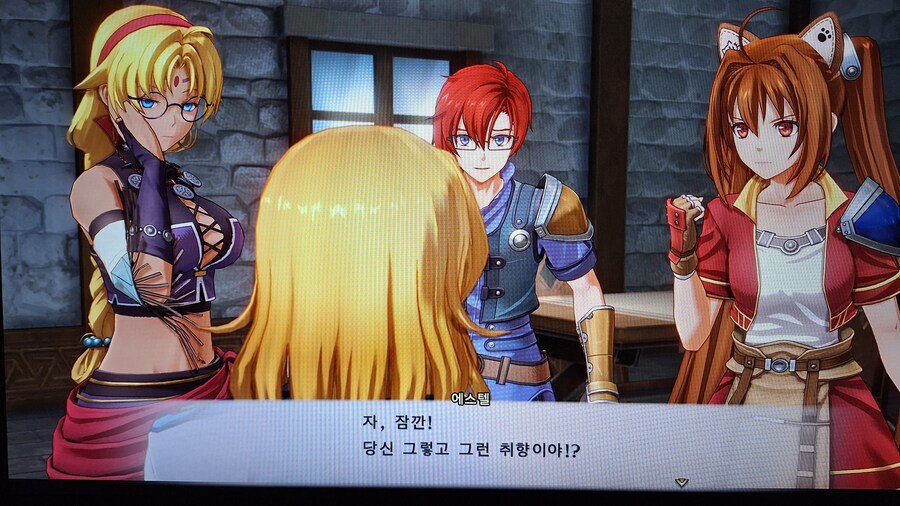 얘 금발머리 정체가 뭐임 ㅋㅋ ??_3.jpg