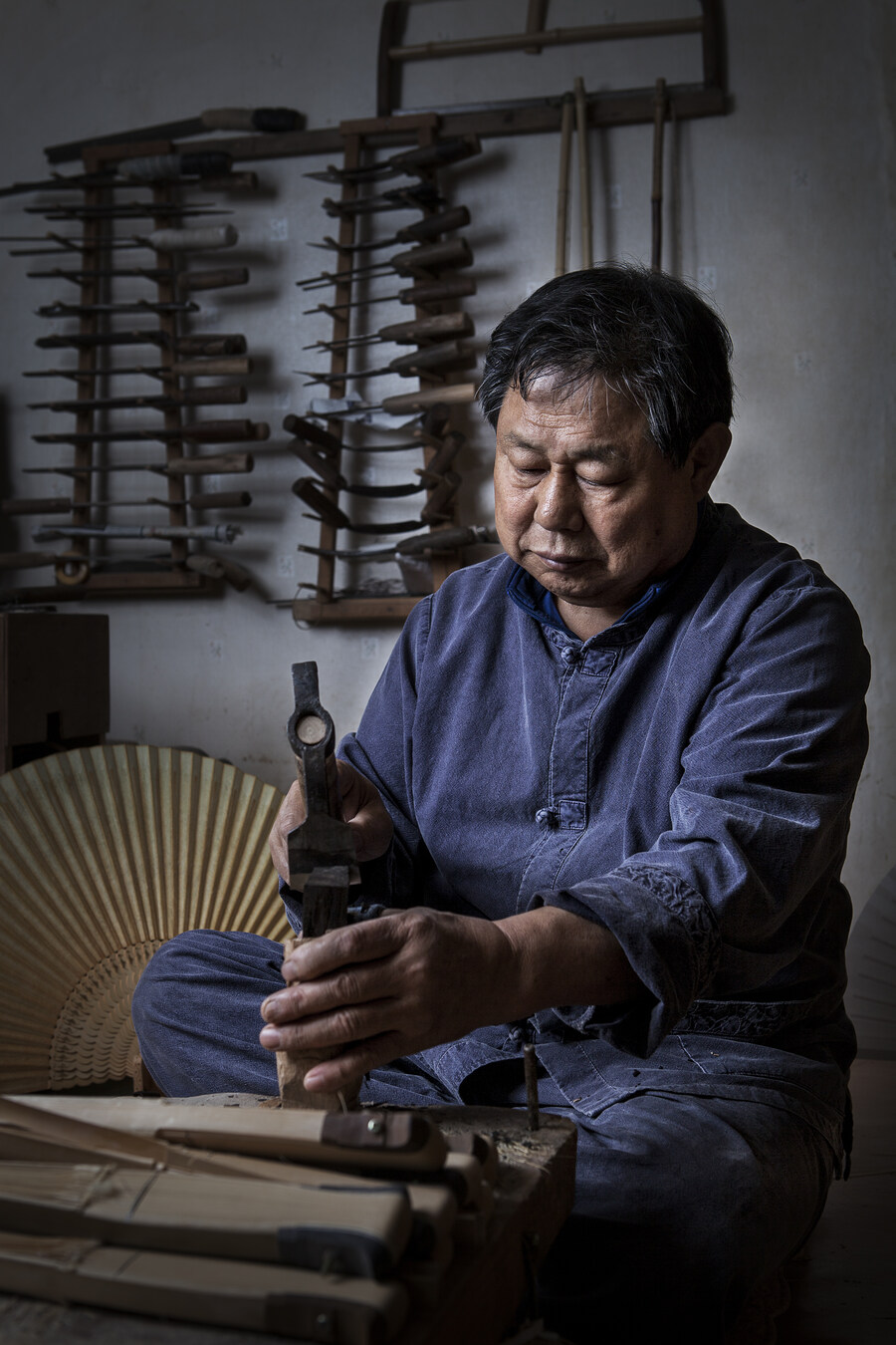 1년걸린 국가무형유산 두분이 제작한 부채_5.jpg