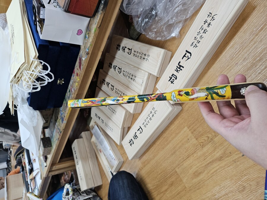 1년걸린 국가무형유산 두분이 제작한 부채_8.jpg