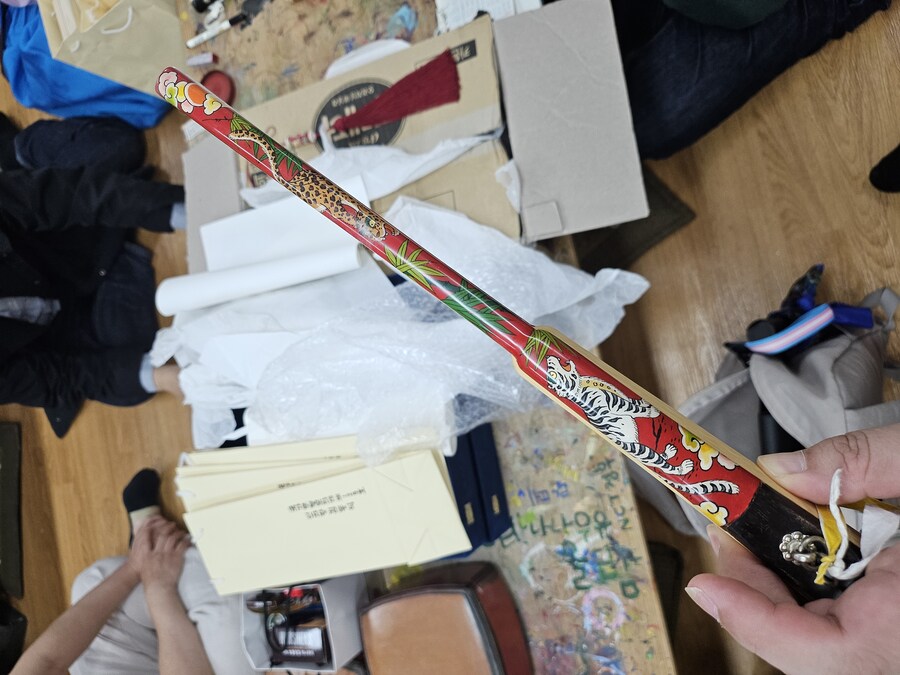 1년걸린 국가무형유산 두분이 제작한 부채_16.jpg