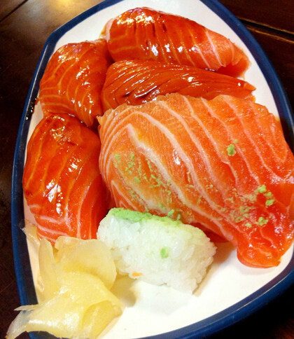 호불호 갈린다는 대만 초대형 연어 초밥.jpg_1.jpg