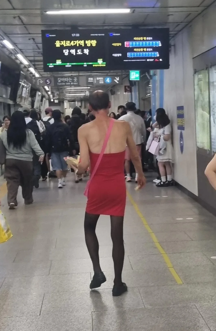 여장주의) 충격적인 2호선 근황.jpg_1.webp