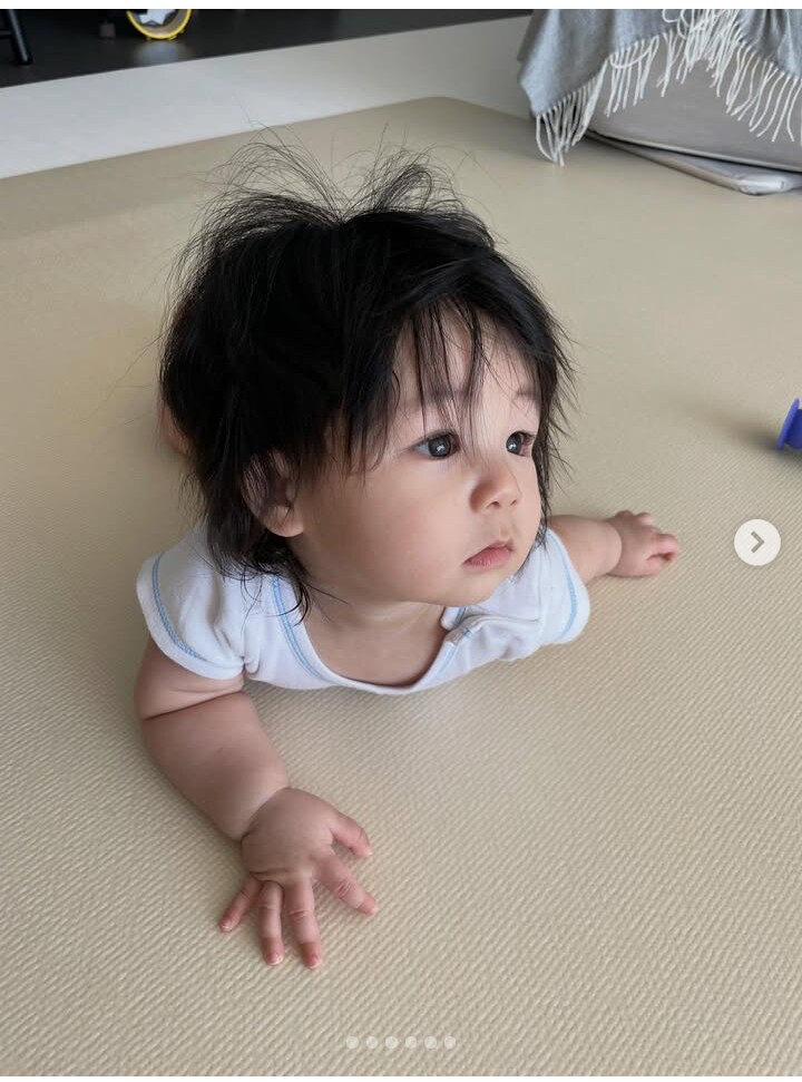 드디어 머리가 내려온 심형탁 아들_2.png