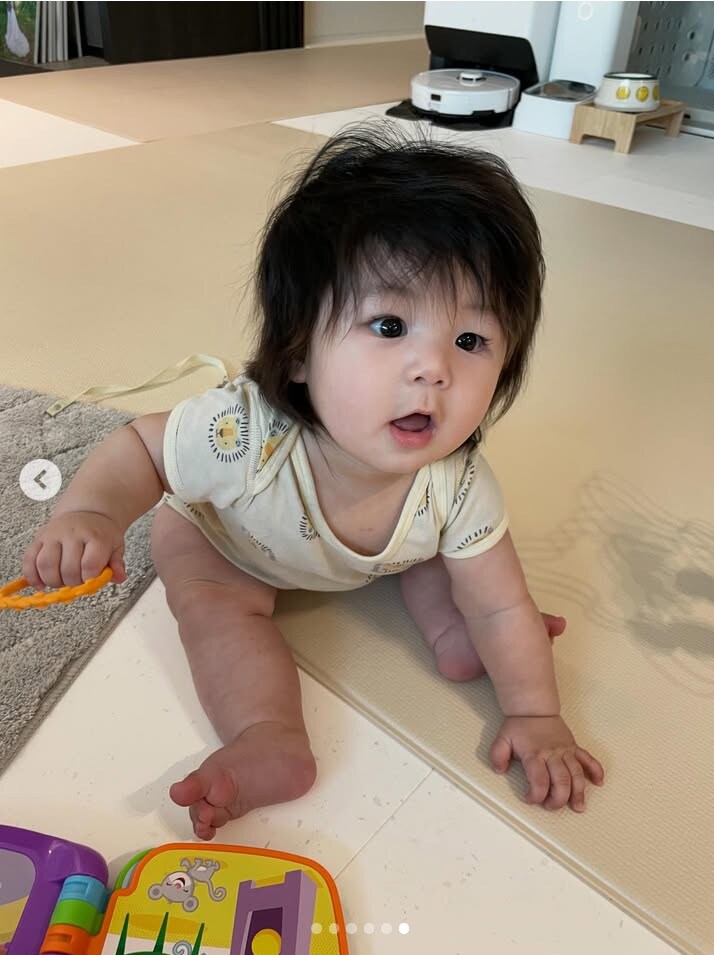 드디어 머리가 내려온 심형탁 아들_3.png