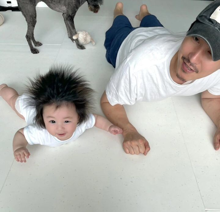 드디어 머리가 내려온 심형탁 아들_11.jpg