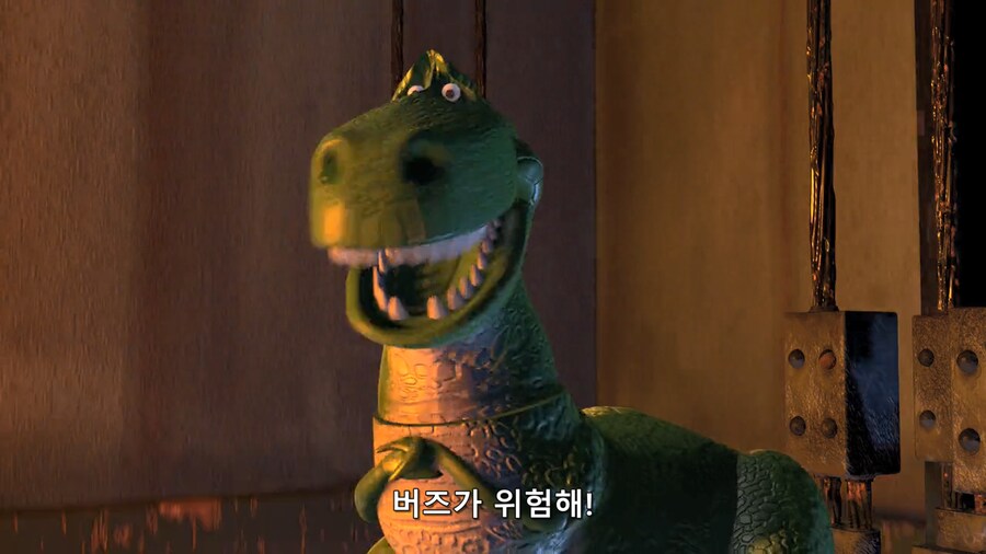 토이 스토리)자신의 진실을 알고 좌절하는 장난감_13.png