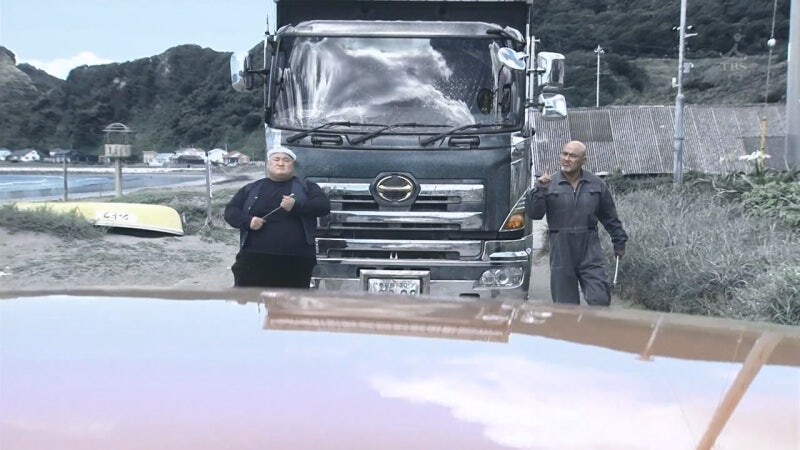 지나가던 유부녀를 습격하는 남자들_7.jpg