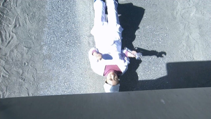 지나가던 유부녀를 습격하는 남자들_23.jpg