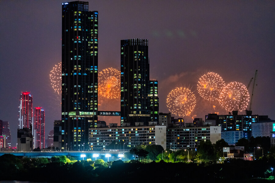 [스압] 하루 늦었지만 반포대교에서 바라본 여의도 불꽃 축제_2.jpg