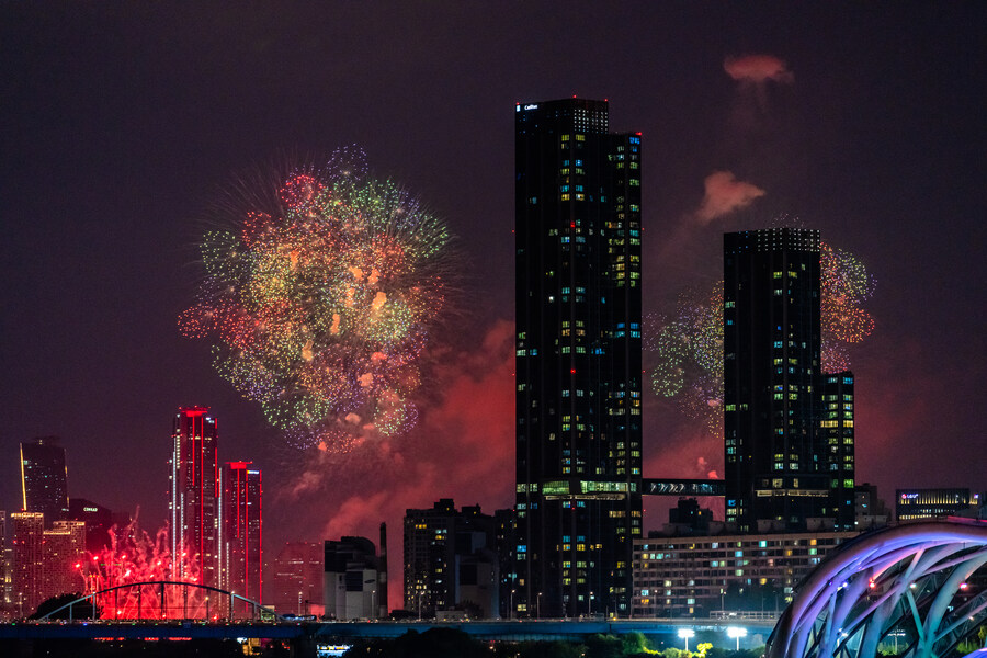 [스압] 하루 늦었지만 반포대교에서 바라본 여의도 불꽃 축제_17.jpg