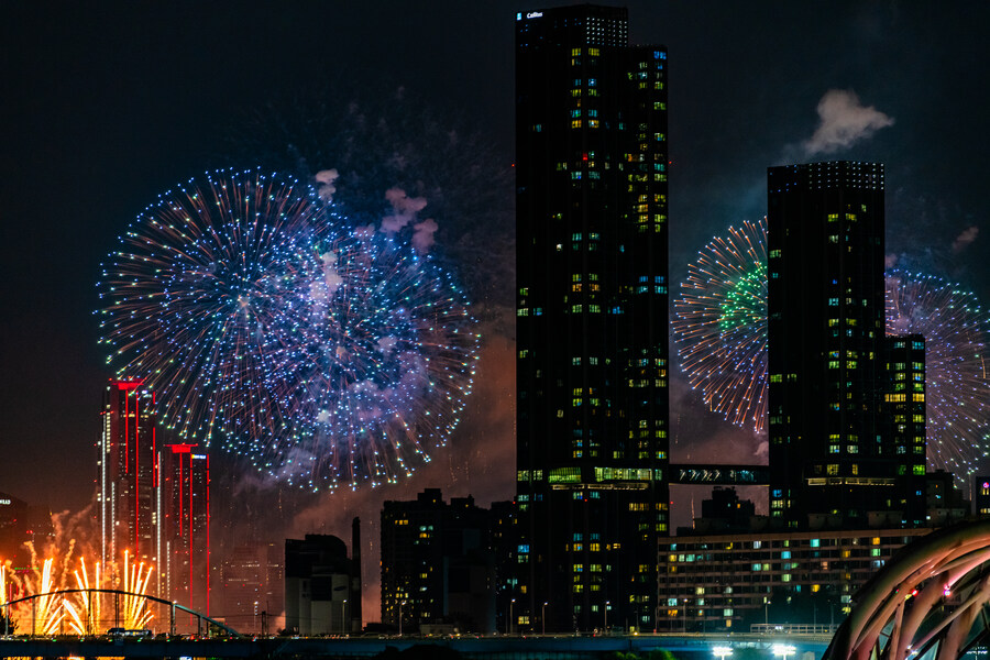 [스압] 하루 늦었지만 반포대교에서 바라본 여의도 불꽃 축제_19.jpg